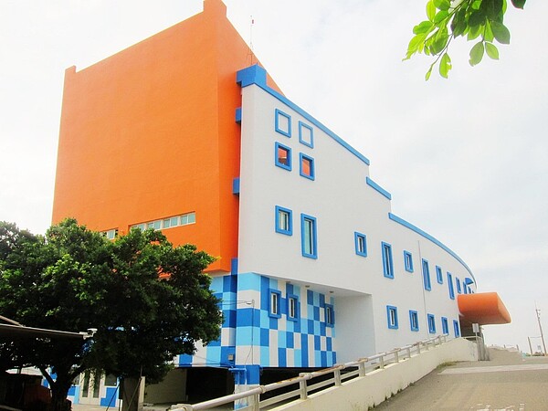 位在台南市南區的黃金海岸船屋命名票選結果出爐,將重取名稱為「黃金海岸方舟」。圖/台南市觀光旅遊局提供