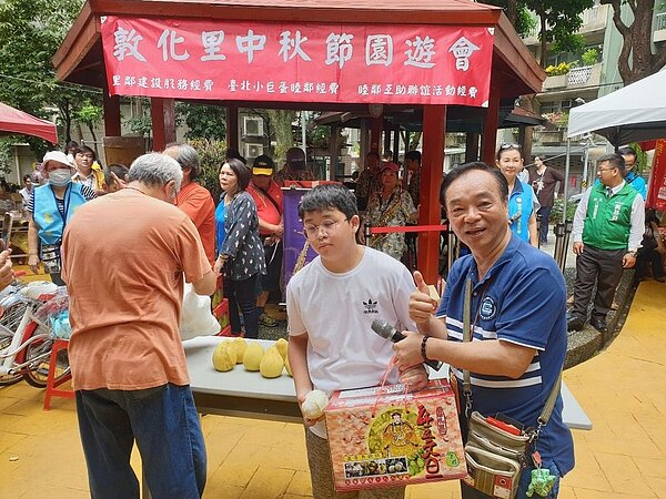 2020年敦化里中秋節園遊會活動剪影 圖片擷取自臺北市鄰里服務網
