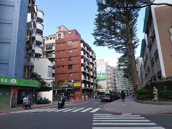 天母居住環境佳、環境清幽，又有豐富的醫療資源，並有獨特的文化氣息與人文氛圍，房市吸引力強。圖／好房網News記者林和謙攝
