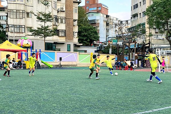 總決賽由臺北天母隊對決臺北公館隊，比賽相當刺激。圖／永慶房產提供