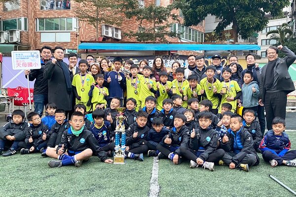 天母盃足球賽以臺北天母隊獲得冠軍殊榮。圖／永慶房產提供