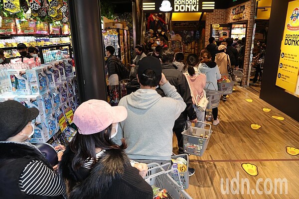 唐吉軻德24小時營業,不少民眾爭相前往購物。圖/聯合報系資料照