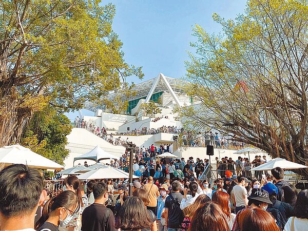 台南市受惠於國旅爆發,觀光遊客人次反彈數倍,為六都之冠,圖為2020年11月舉辦的森山市集,吸引近10萬人次參觀。(台南市政府觀旅局提供/李宜杰台南傳真)