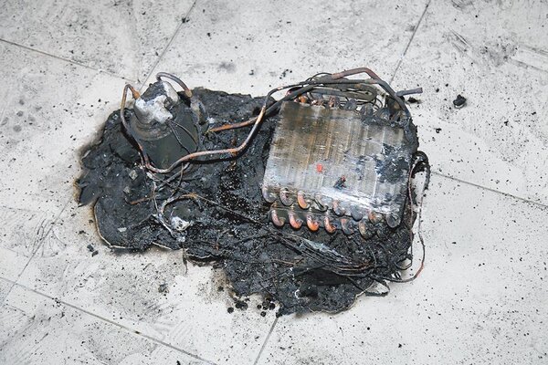 住宅火警中的起火原因以電器因素占大宗，且多是電源線絕緣劣化造成短路最多。（新竹市消防局提供／邱立雅新竹市傳真）