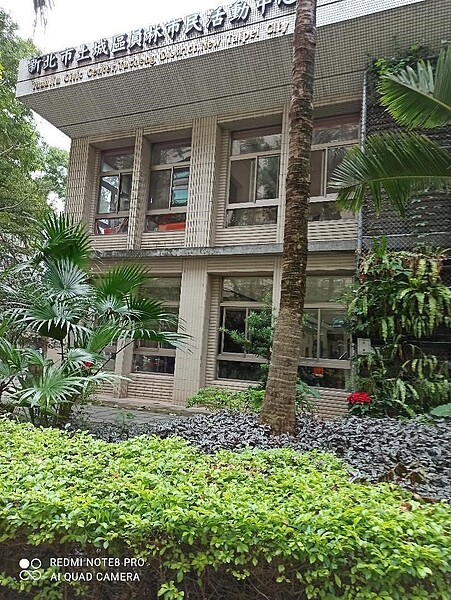 員林市民活動中心結合公園景觀及綠色廊道，環境良好。圖／吳佩芬攝