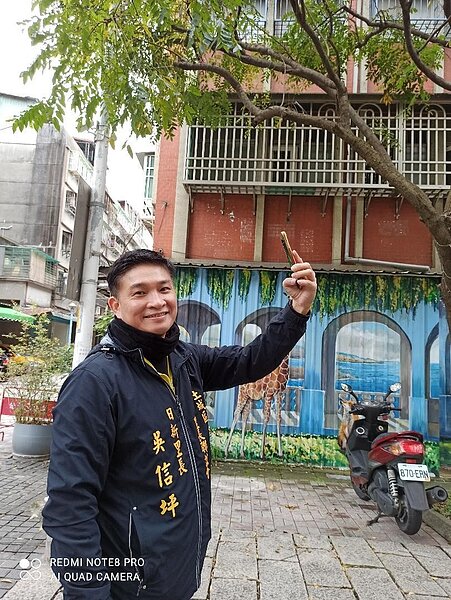 裕生廣場的黃連木綠色隧道，十分浪漫。圖／夏曉山攝影