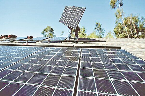 環保署21日修正發布「受汙染土地設置太陽光電設施審查作業原則」。圖／聯合報系資料照