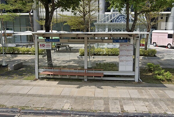 北市中山區敬業三路往南向的「敬業三路二」公車站牌,將於1月26日上午9點半到11點、27日至29日的早上8點至11點暫不停靠。圖/翻攝自GoogleMap