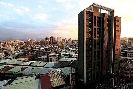 2020年房市不畏疫情,延續2019年的熱度,加上台商回流,大買商用不動產,激勵行情節節高漲,連動住宅也跟著衝,買氣顯現愈來愈強。圖∕本報資料照片