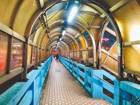 基隆市2、3、4字頭路線公車，下月起因火車站前天橋及圓環拆除工程，將改停靠火車站南站。圖／中時資料照