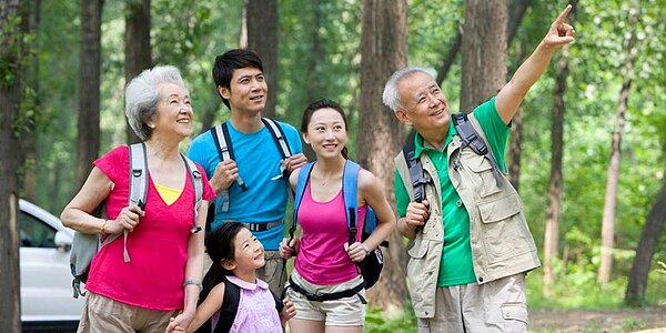 青壯年可選擇類全委保單，提早準備退休所需。圖／本報資料照片