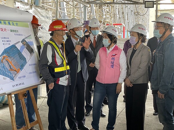 立法院經濟委員會考察台中火力發電廠,要求台電提出4部燃煤機組除役的時程表。圖/楊瓊瓔立委提供
