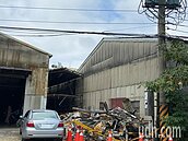 三棟違建比鄰　因涉及不法之事中間那棟先被拆