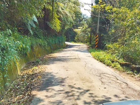 新竹縣五峰鄉清石道路為通往霞喀羅古道石鹿端的主要道路,已爭取原住民族委員會經費,預計將改善道路品質。(莊旻靜攝)