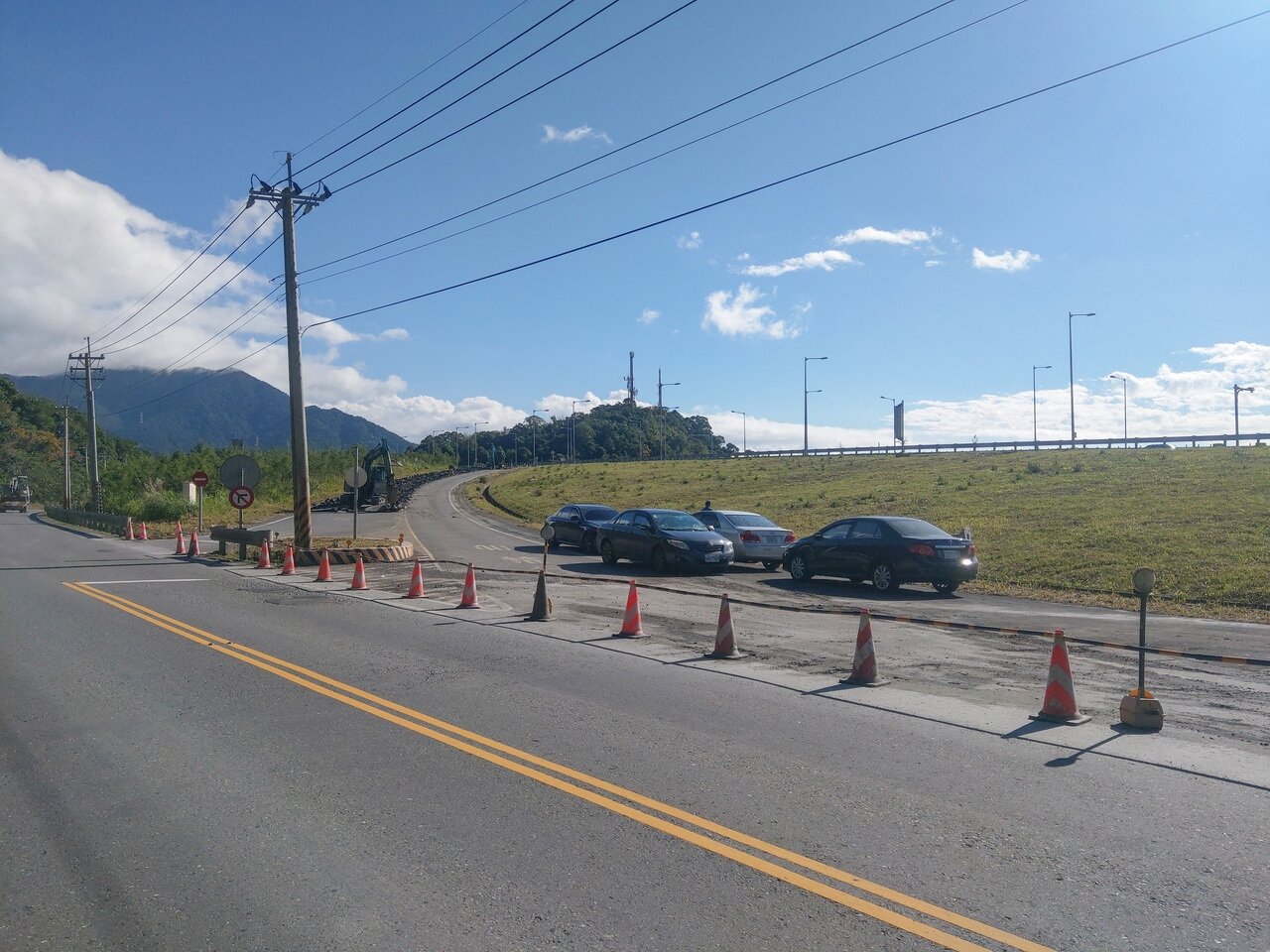 蘇花改連接省道台9線的便道，因開放大貨車通行後，正在封閉拆除，南澳金洋、武塔居民須繞遠路往返南澳市區。記者張議晨／攝影