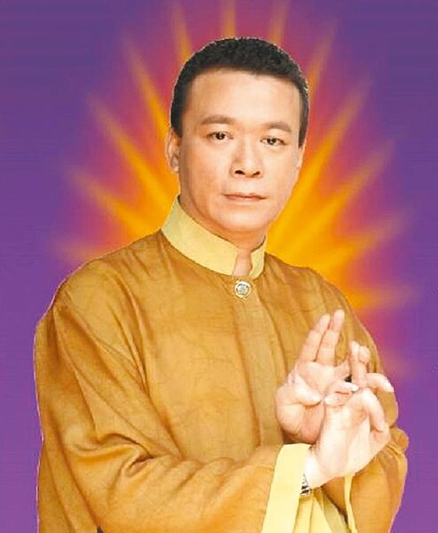 60歲知名命理老師朱峰靖24日被同居女友發現昏迷，送醫急救仍宣告不治。（取自朱峰靖臉書）