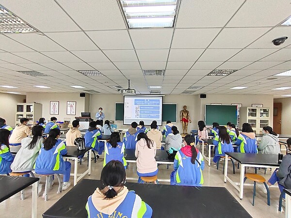 桃園宣布各校寒輔活動全面停止。圖／取自武陵高中臉書