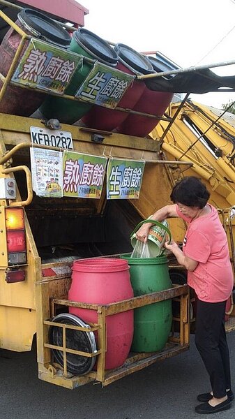 台中市政府公告「生廚餘」列為回收項目,明年起未回收要開罰。圖/台中市環保局提供