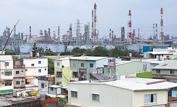 延宕多年的大林蒲遷村案前年獲行政院拍板核定,市府角色是代辦機關,主辦是經濟部,居民希望市府能捍衛居民權益,爭取更好的遷村條件。圖/聯合報資料照