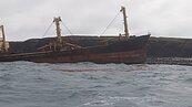 無人貨船擱淺澎湖海域　海管處已佈攔油索防殘油外洩