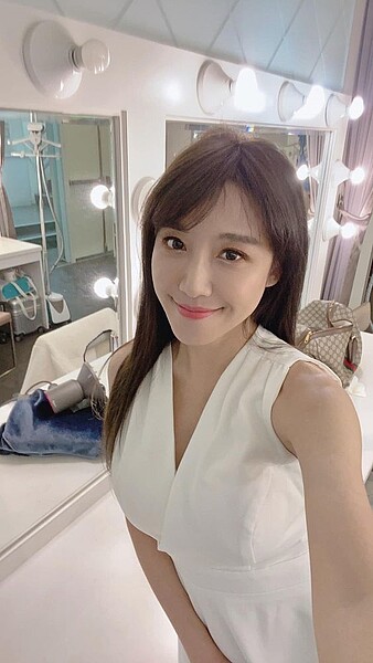 佩佩8年前嫁到桃園當桃園媳婦。圖/擷自雙胞胎佩佩 韓式婚紗女王臉書