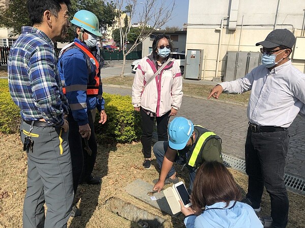 6家限水大戶未達用水減量目標，台水與縣府鉛封減供。圖／台水提供