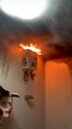 浴室發怪聲竟見電熱水器在噴火！消防局推測恐是「這原因」