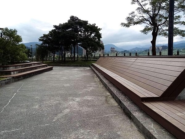 美河市社區開放空間，一片生氣蓬勃。圖／林燕玲提供