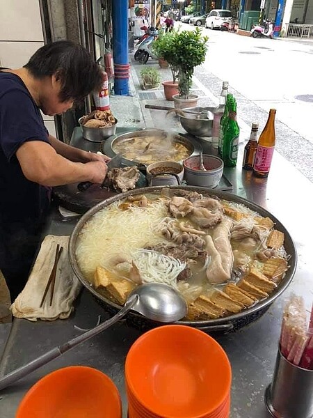 古早味米粉湯，呈現食物新鮮自然的鮮甜。圖／記者夏曉山攝