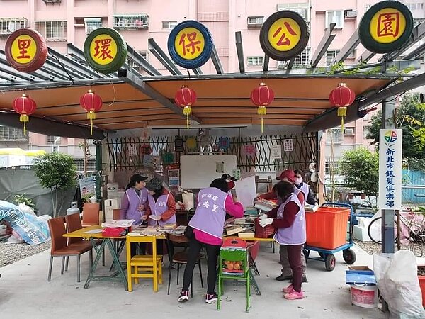 永安里老齡銀髮族較多，作伴愛護自己的家園。圖／樂生活實習記者李蜚鴻翻攝