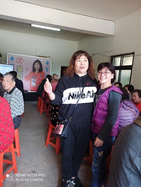 代兄出征，吳庭妤獲鄉親高度支持。圖／彭柔安攝