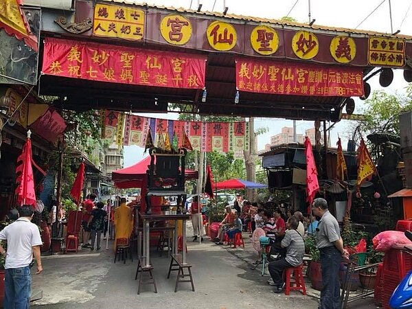 龍安里義妙聖仙宮供奉七星娘娘，七月初七變紅娘。圖／彭柔安攝