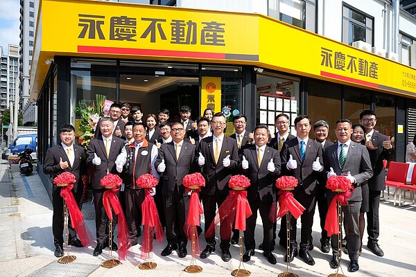 永慶加盟三品牌竹苗區店數突破百店,單店平均業績衝破3200萬元,穩居房仲第一品牌!圖/永慶房產集團提供