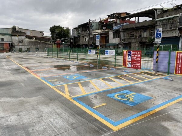 板橋大觀段停車場，2月1日起開放免費試停1個月。圖／新北市政府交通局提供