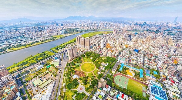 一流的河濱與遠山景色/創意家行銷提供