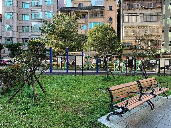 民炤里內的民榮公園設施設備完善，是居民的假日好去處。圖／郭思妏攝