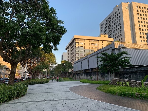 大安區光明里內的金杭公園以前是日治時期的監獄。圖/郭思妏攝