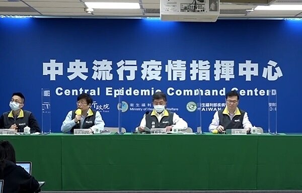 31日我國新增2例境外移入個案,皆來自菲律賓。圖/疫情指揮中心直播