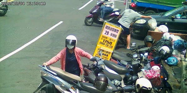 環保局查報員及熱心民眾透過密錄器等蒐證設備,拍到民眾亂丟垃圾。圖/高雄市環保局提供