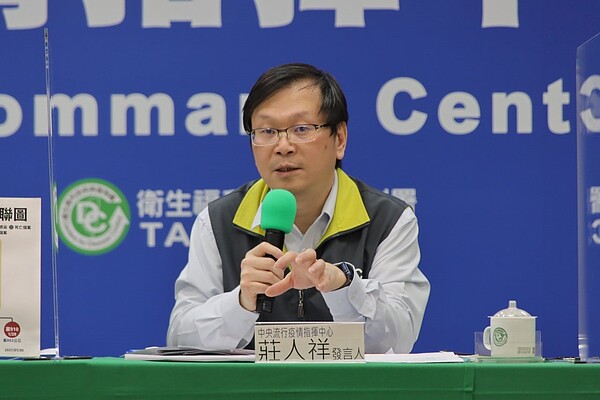 指揮中心發言人莊人祥表示,平鎮這家醫院目前因案九○八與案八八九同處的診間已擴大匡列接觸者、陪病者進行居家隔離,就是要避免再擴散感染。 圖/指揮中心提供