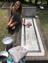 12歲少女把清潔墳墓當夢想工作　一週3次已清逾3500個