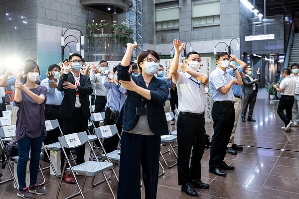 北市推勞條健檢,3000家企業逾半待改善。圖/台北市勞動局提供