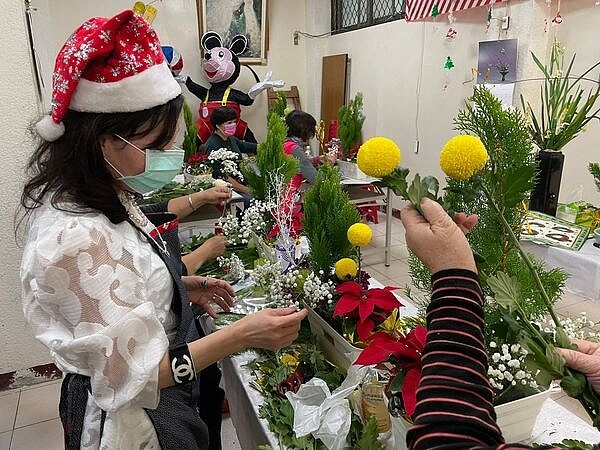 板橋自強里聖誕花藝活動。