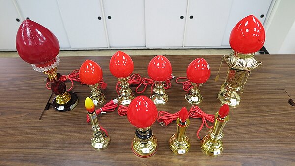 15件市售「神明燈」,發現有1件不符合「品質項目」規定,11件不符合「標示項目」規定。圖/取自經濟部標檢局