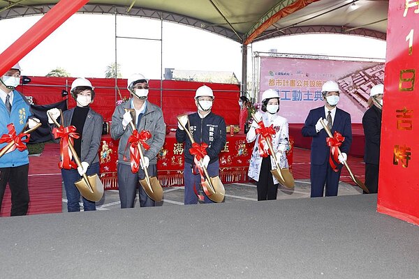 中興文創園區公共工程動土,未來園區管線及道路設施更加完善,有助於宜蘭縣政府計畫標售園區北側土地,紓解貸款財政壓力。圖/縣府提供