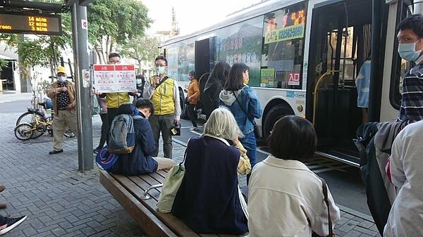 台南市府宣布，自即日起搭乘大台南公車於車廂內禁止飲食。圖／台南市政府提供