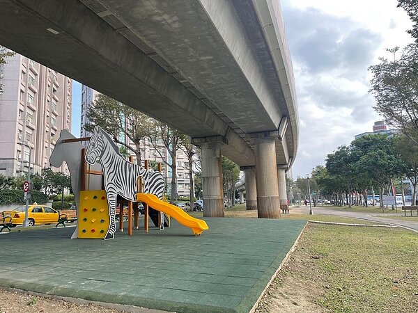 黃永清透過汰換老舊設施，創造更加安全的公園環境。圖／張慧萱攝