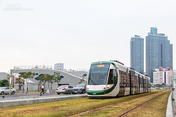 高雄輕軌一期的混凝土由國產建材高雄廠供應。照片國產建材提供