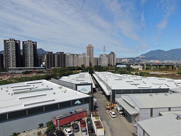 五股垃圾山都市計劃中的中興產業園區經改善後,環境更好,該區產業區有系統傢俱、裝潢工程、運動用品等數家企業。圖/新北市城鄉局