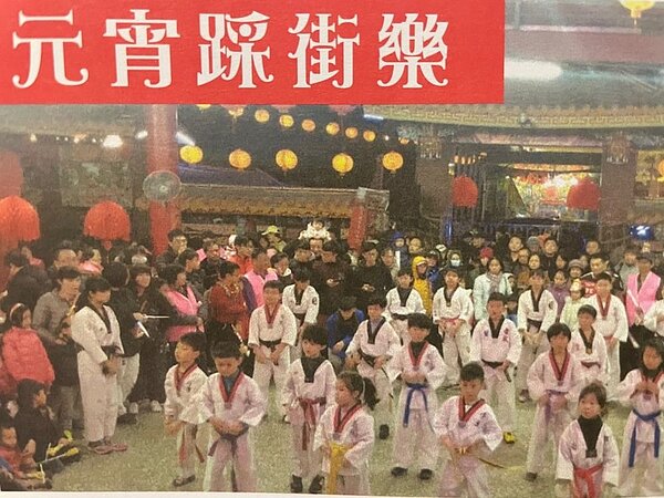 元宵節的踩街活動為清江里的年度盛事，小朋友們都會準備特色表演一同慶祝佳節。圖／清江里里長李炳廉提供